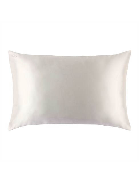 using a silk pillowcase