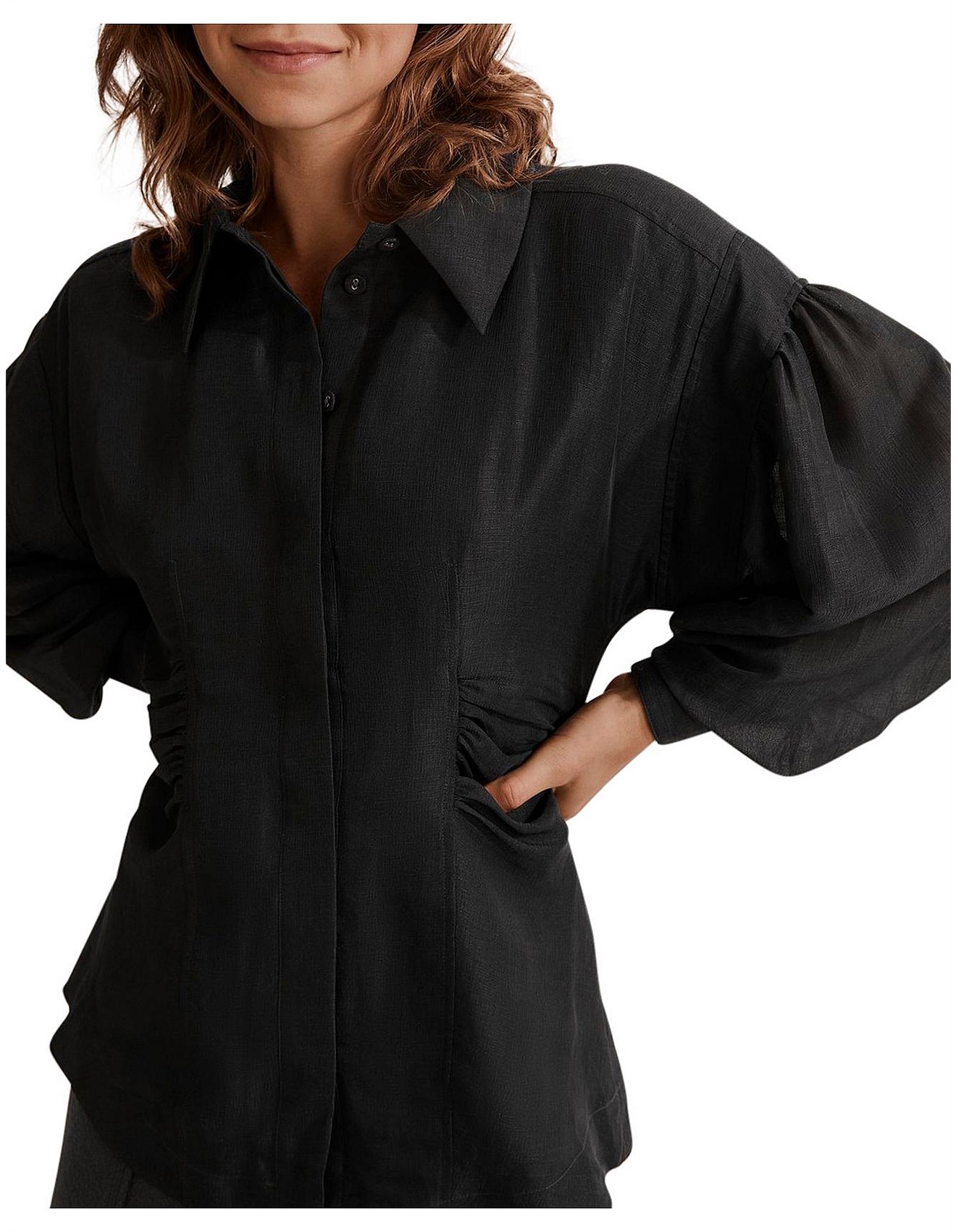 exaggerated collar shirt