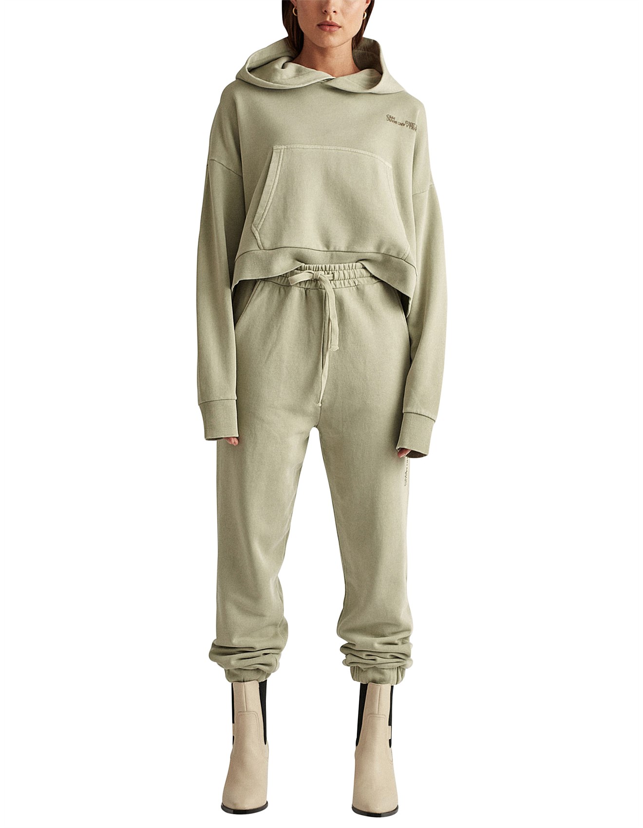 dark glow 700 v3 on feet