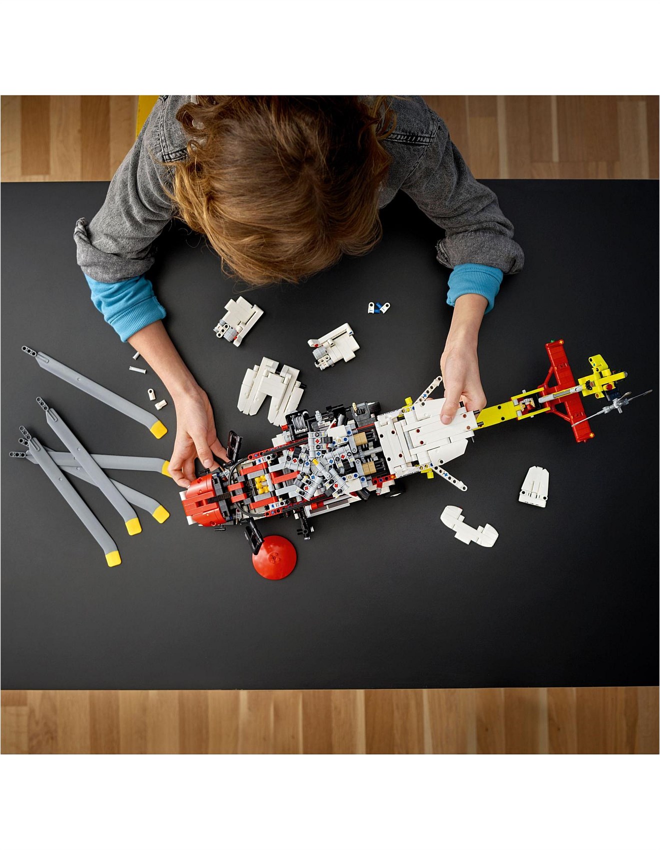 Lego Technic Airbus H175 Rescuehelicopter 42145 | David Jones