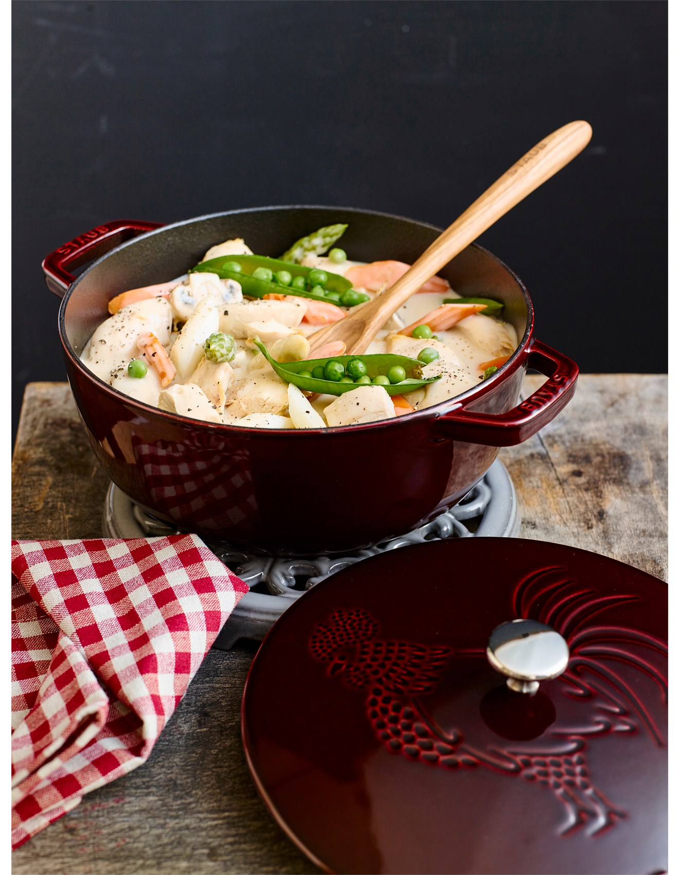 Staub French Rooster Cocotte 24cm/3.8l Grenadine | David Jones