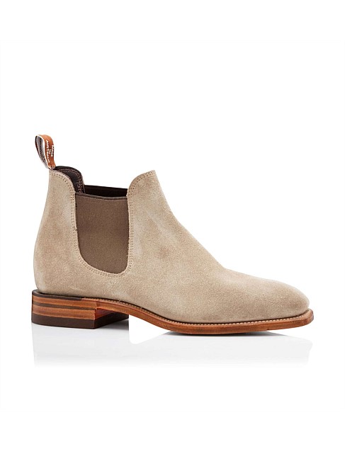 boots for snow walking