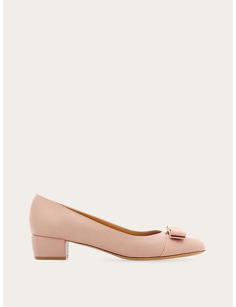 ferragamo vara bow pump shoe