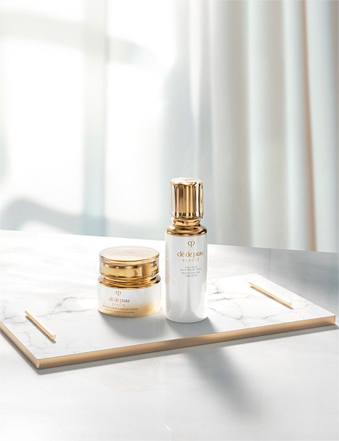 Cle De Peau Beaute Protective Day Emulsion 125ml | David Jones