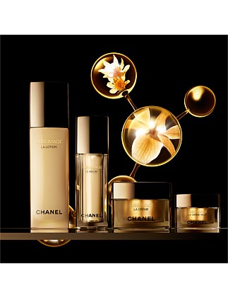 Chanel Sublimage Le Sérum Ultimate Serum: Rejuvenates and